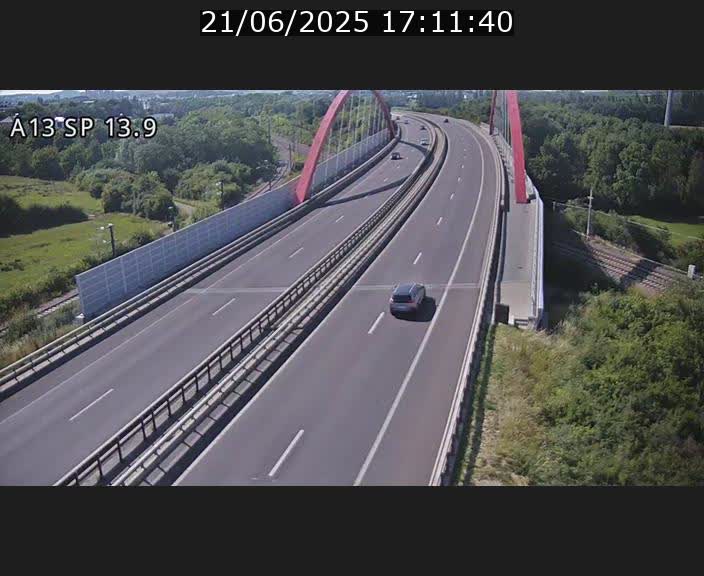 Traffic live webcam Luxembourg Kayl - A13 direction Esch-sur-Alzette/Luxembourg-ville - BK 13.9