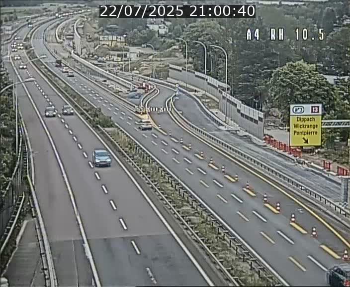 Traffic live webcam Luxembourg Pontpierre - A4 - BK 10.5 - direction Luxembourg