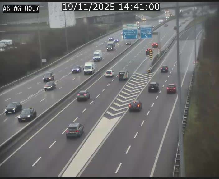 Traffic live webcam Luxembourg Croix de Cessange - A6 - BK 0.7 - direction A3 France