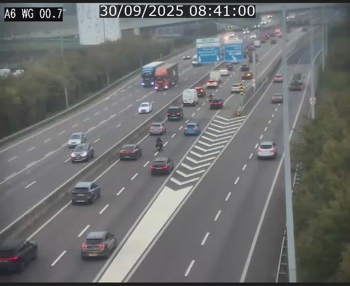 Traffic live webcam Luxembourg Croix de Cessange - A6 - BK 0.7 - direction A3 France