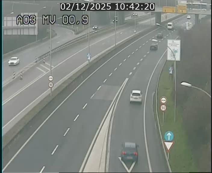 Traffic live webcam Luxembourg Croix de Gasperich - A3 - BK 0.4 - direction Luxembourg