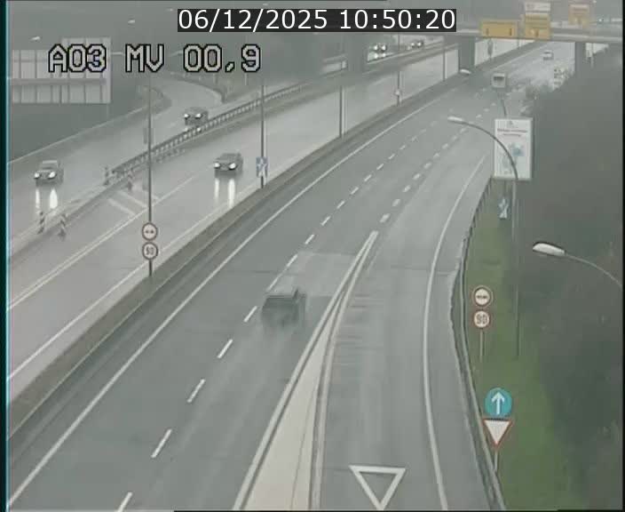 Traffic live webcam Luxembourg Croix de Gasperich - A3 - BK 0.4 - direction Luxembourg