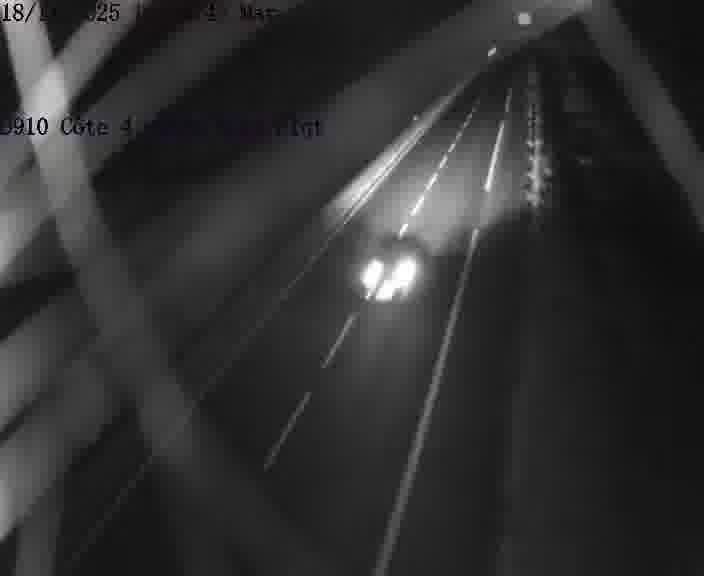 Webcam sur la D910 située dans la Côte des 4 vents. Vue orientée vers le haut de la côte, vers Faulquemont