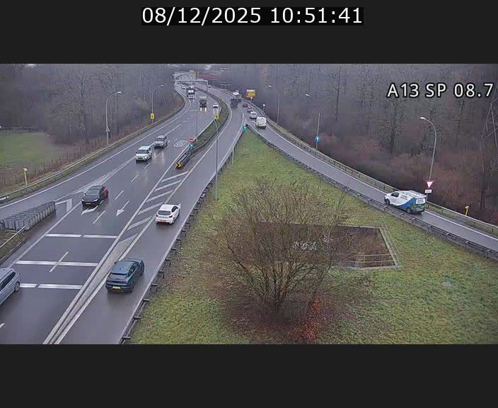 Traffic live webcam Luxembourg Jonction Lankelz - A13 direction Pétange - BK 8.7