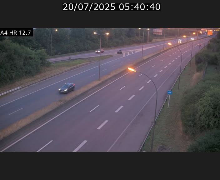 Traffic live webcam Luxembourg Esch sur Alzette - A4 - BK 12.7 - direction Esch-Belval