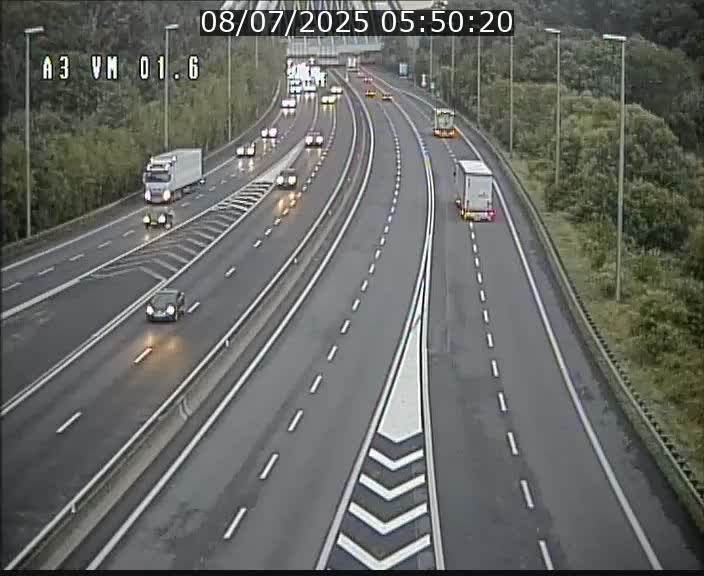 Traffic live webcam Luxembourg - Croix de Gasperich - A3 - BK 1.6 - direction France/Aire de Berchem
