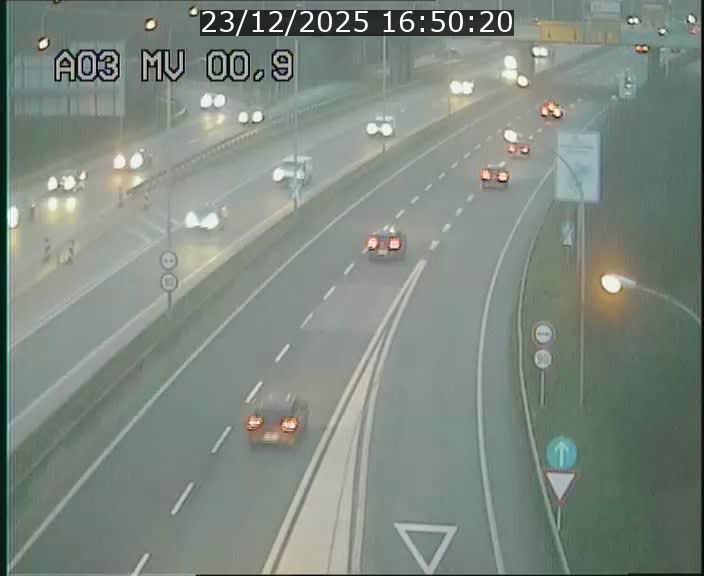 Traffic live webcam Luxembourg Croix de Gasperich - A3 - BK 0.4 - direction Luxembourg