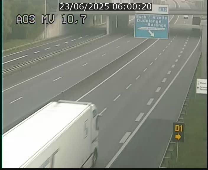 Traffic live webcam Luxembourg Croix de Bettembourg - A3 - BK 10.7 - direction France