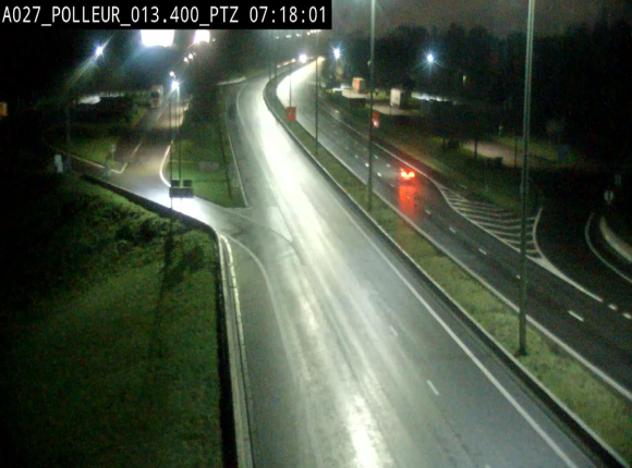 Webcam A27/E42 avec vue sur le parking de l'aire de Polleur, après le Viaduc de Polleur à Theux. Vue orientée vers Liège