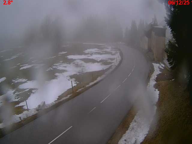 Webcam en haut du col du Ballon d'Alsace sur la D465 à 1075 mètres d'altitude dans les Vosges