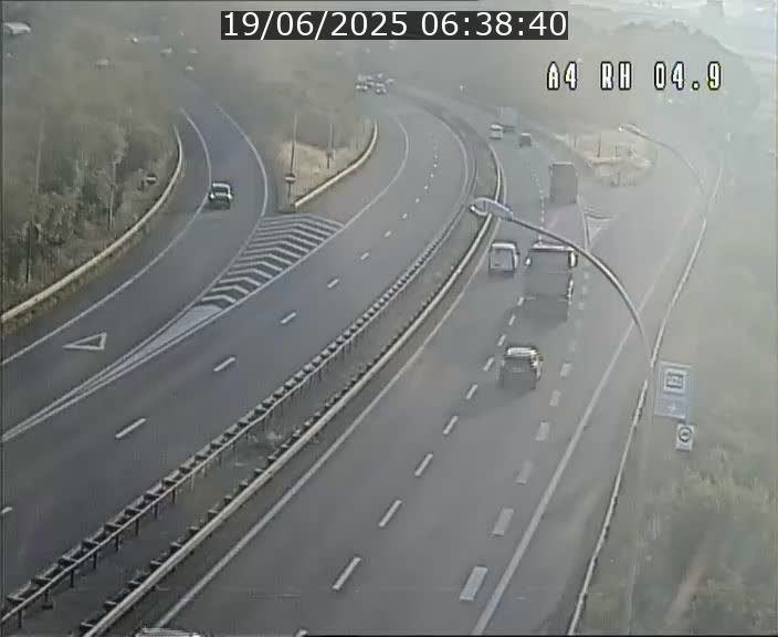 Traffic live webcam Luxembourg Leudelange - A4 - BK 4.9 - direction Luxembourg