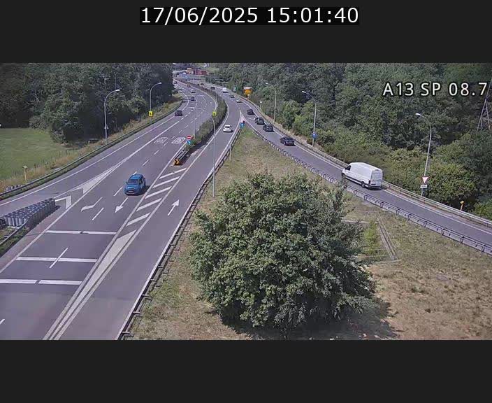 Traffic live webcam Luxembourg Jonction Lankelz - A13 direction Pétange - BK 8.7 