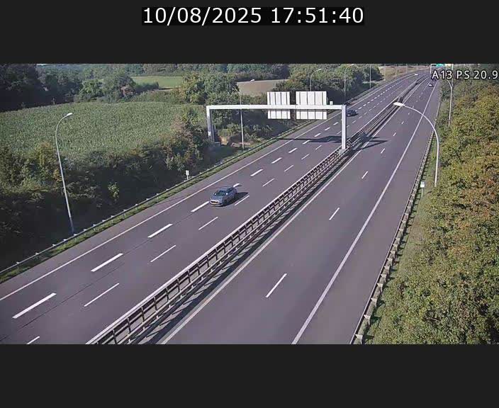 Traffic live webcam Luxembourg Croix de Bettembourg, rond-point d'Hellange - A13 direction Allemagne - BK 20.9