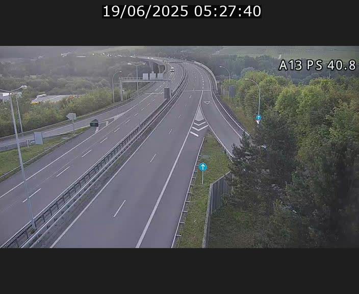 Webcam autoroute A13 à la sortie est du tunnel Markusbierg à Schengen. Vue sur le pont de la Moselle, vers l'Allemagne