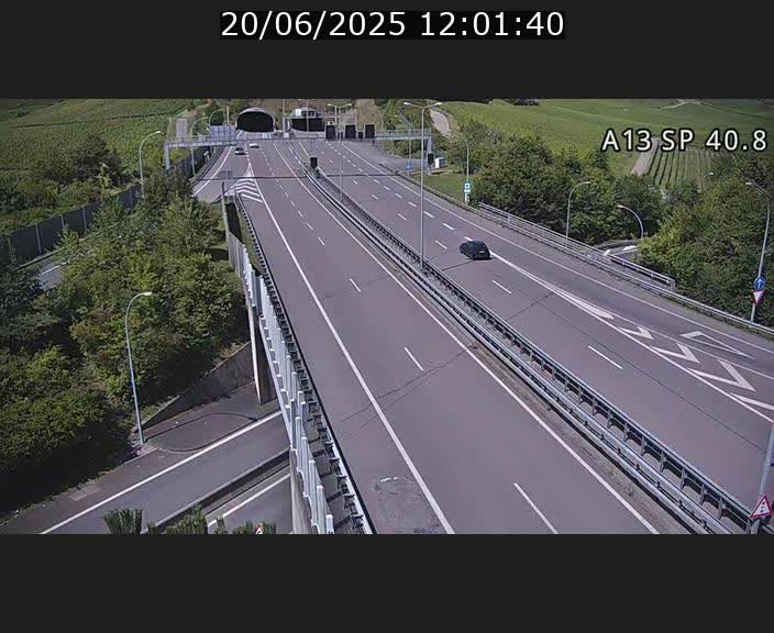 Webcam avec vue sur l'entrée côté allemand du tunnel Markusbierg à Schengen. Vue orientée vers le tunnel et Bettembourg