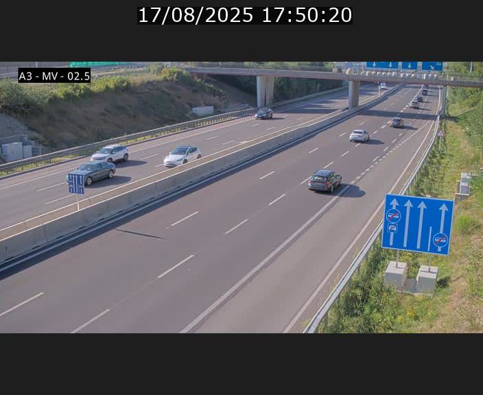 Webcam autoroute A3 au Luxembourg à proximité de la Croix de Gasperich. Vue orientée vers Luxembourg