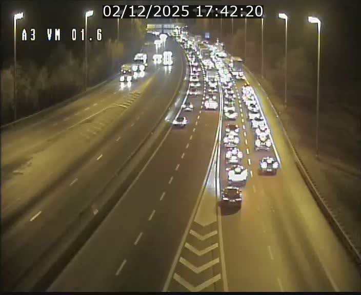 Traffic live webcam Luxembourg - Croix de Gasperich - A3 - BK 1.6 - direction France/Aire de Berchem