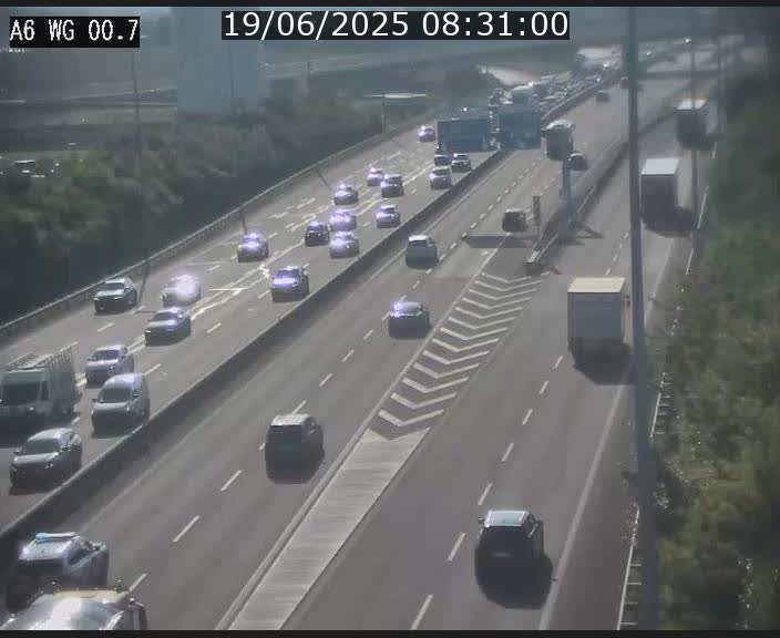 Traffic live webcam Luxembourg Croix de Cessange - A6 - BK 0.7 - direction A3 France