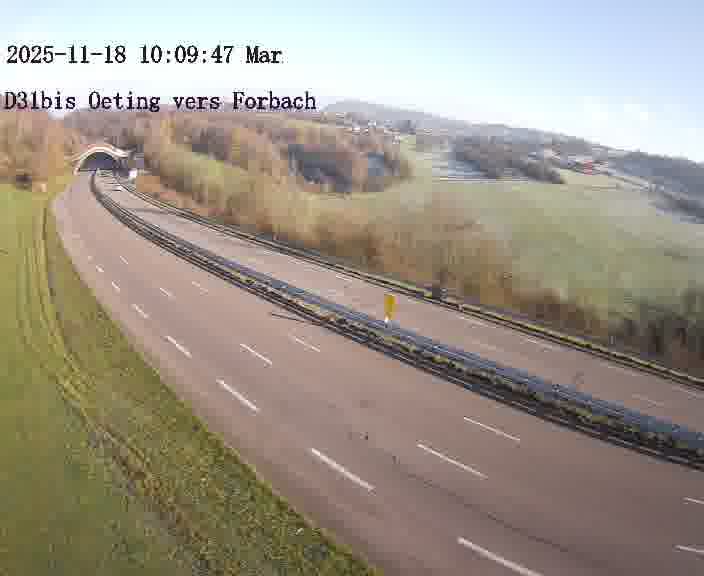 Caméra routière située sur D31bis (France) à Oeting, orientée vers Forbach, surveillant en continu la circulation locale et régionale.