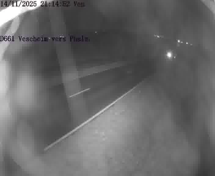 Caméra routière située sur D661 (France) à Vescheim, orientée vers Phalsbourg, surveillant en continu la circulation locale et régionale.