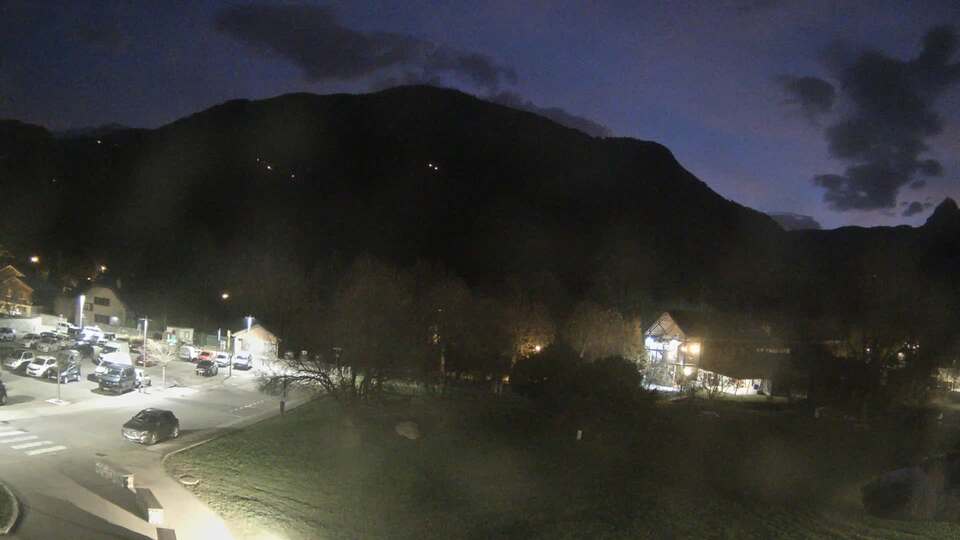 Webcam au niveau de la mairie du village du Bourg d'Oisans, aux pieds de l'Alpe d'Huez et aux portes du parc des Écrins