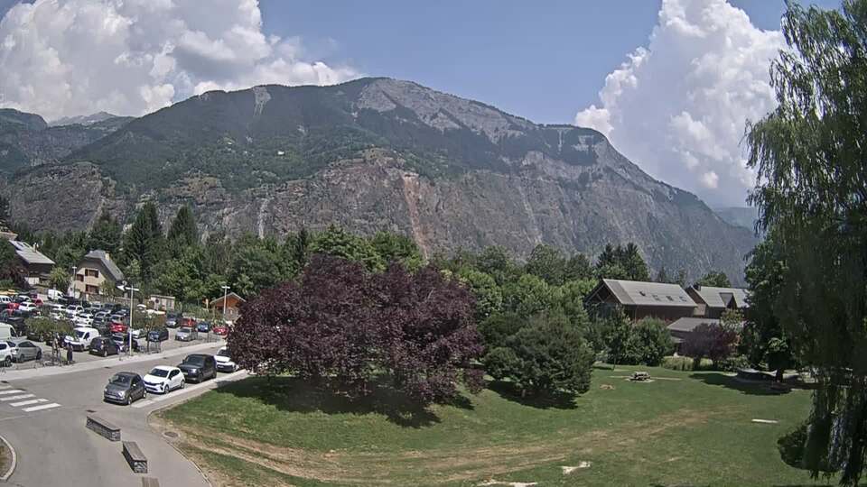 Webcam au niveau de la mairie du village du Bourg d'Oisans, aux pieds de l'Alpe d'Huez et aux portes du parc des Écrins
