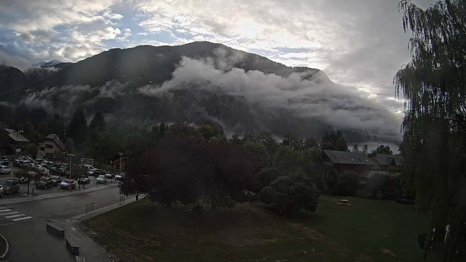 Webcam au niveau de la mairie du village du Bourg d'Oisans, aux pieds de l'Alpe d'Huez et aux portes du parc des Écrins