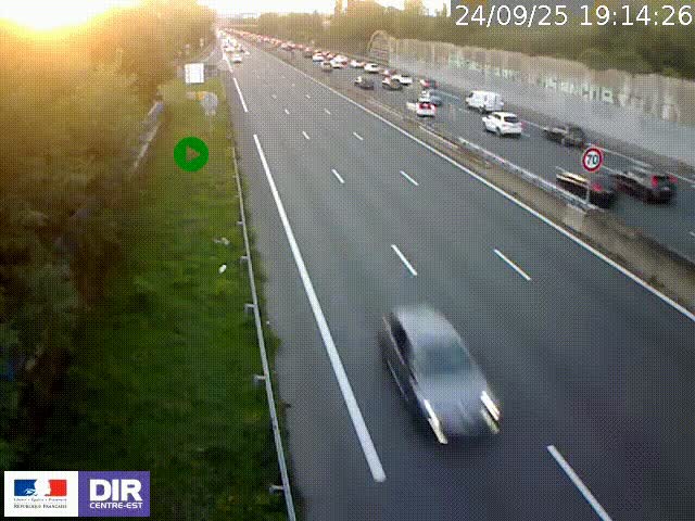 Webcam à Bron sur l'A43 à la jonction avec le boulevard périphérique de Lyon (D383). Vue orientée vers Lyon