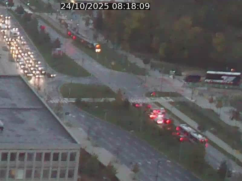 Webcam sur l'avenue John Fitzgerald Kennedy (N51) avec vue sur le Pont rouge (Pont Grande Duchesse Charlotte), l'arrêt Pfaffenthal et l'entrée du quartier Kirchberg