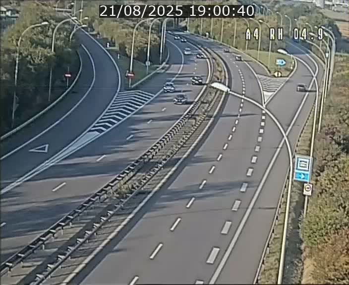 Traffic live webcam Luxembourg Leudelange - A4 - BK 4.9 - direction Luxembourg