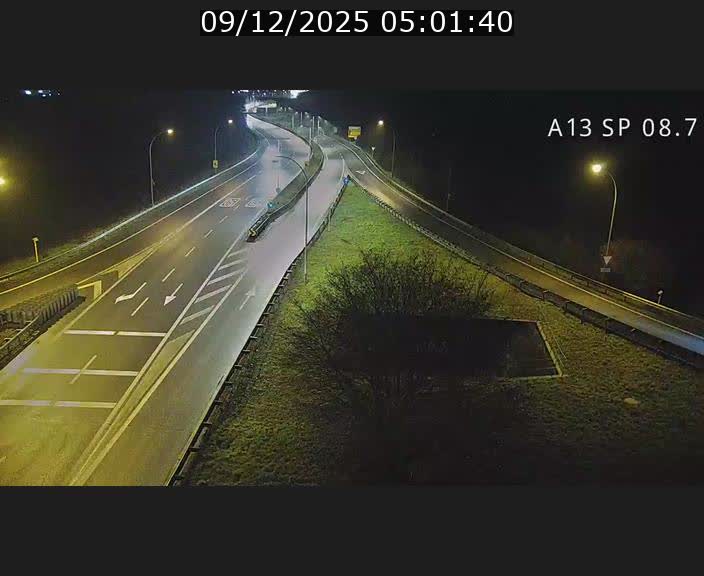 Traffic live webcam Luxembourg Jonction Lankelz - A13 direction Pétange - BK 8.7 