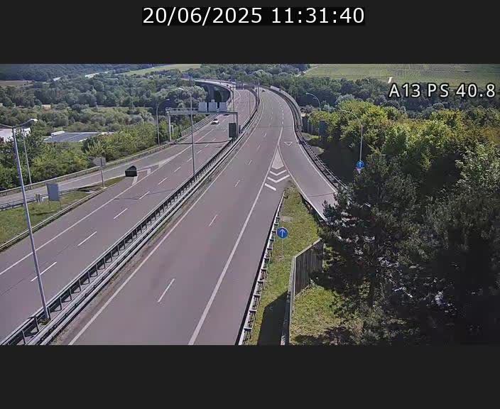 Webcam autoroute A13 à la sortie est du tunnel Markusbierg à Schengen. Vue sur le pont de la Moselle, vers l'Allemagne