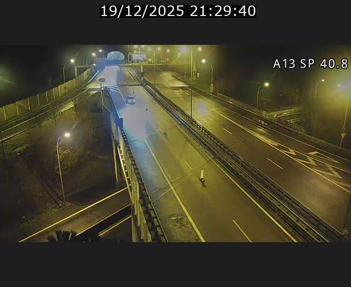 Webcam avec vue sur l'entrée côté allemand du tunnel Markusbierg à Schengen. Vue orientée vers le tunnel et Bettembourg