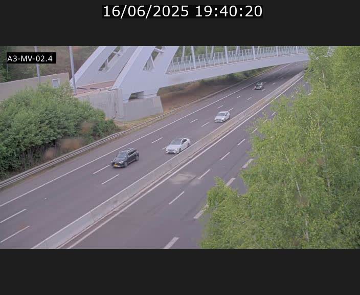Webcam autoroute de la France (A3) au Luxembourg à Fentange, à proximité de la Croix de Gasperich. Vue orientée vers la Cloche d'Or