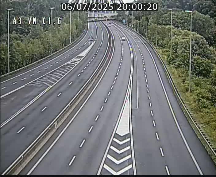 Traffic live webcam Luxembourg - Croix de Gasperich - A3 - BK 1.6 - direction France/Aire de Berchem