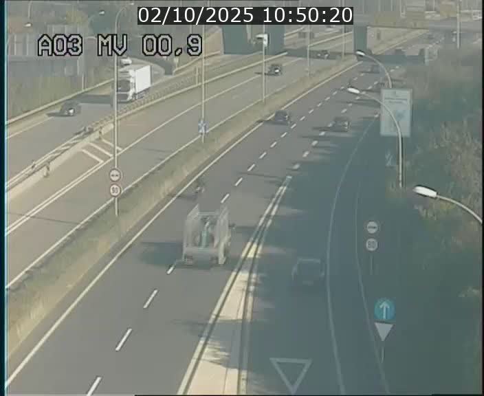Traffic live webcam Luxembourg Croix de Gasperich - A3 - BK 0.4 - direction Luxembourg