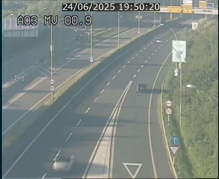 Traffic live webcam Luxembourg Croix de Gasperich - A3 - BK 0.4 - direction Luxembourg