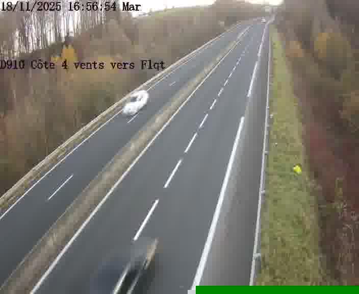Webcam sur la D910 située dans la Côte des 4 vents. Vue orientée vers le haut de la côte, vers Faulquemont
