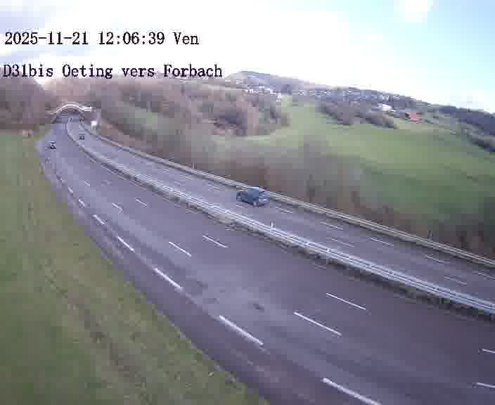 Caméra routière située sur D31bis (France) à Oeting, orientée vers Forbach, surveillant en continu la circulation locale et régionale.