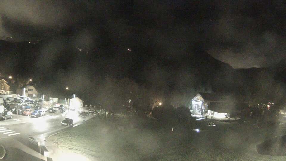 Webcam au niveau de la mairie du village du Bourg d'Oisans, aux pieds de l'Alpe d'Huez et aux portes du parc des Écrins