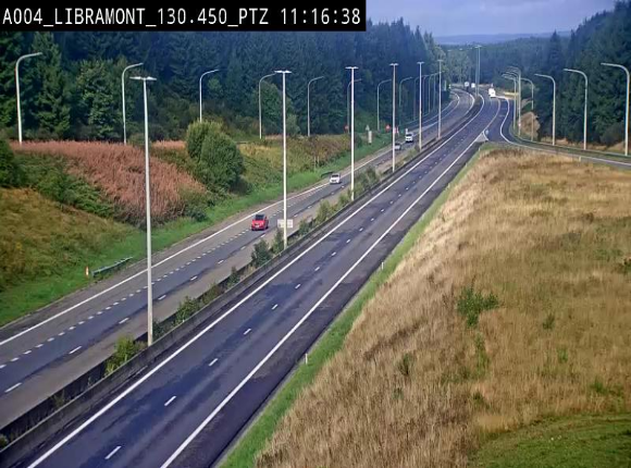 Webcam E411 à hauteur de la sortie 25 de Libramont menant vers Bouillon, Sedan et Reims via la N89. Vue orientée vers Bruxelles