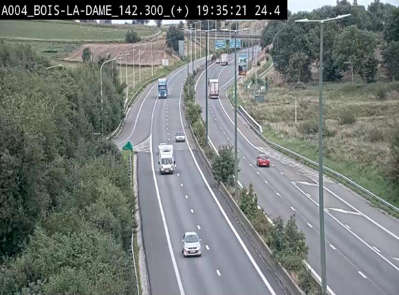 Webcam située entre la sortie 29 Neufchâteau et la jonction avec l'E25 en direction de Liège et Luxembourg