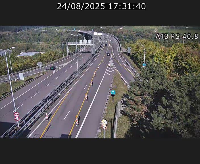 Webcam autoroute A13 à la sortie est du tunnel Markusbierg à Schengen. Vue sur le pont de la Moselle, vers l'Allemagne