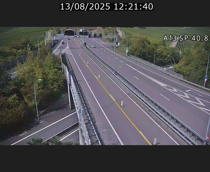 Webcam avec vue sur l'entrée côté allemand du tunnel Markusbierg à Schengen. Vue orientée vers le tunnel et Bettembourg