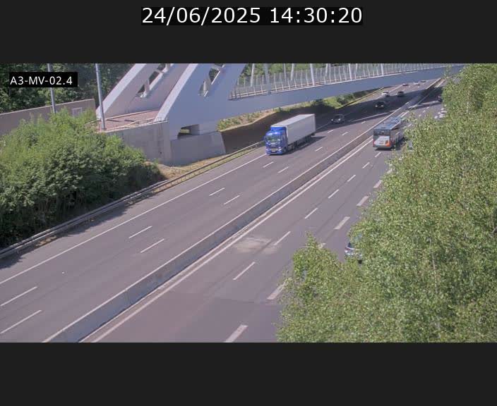 Webcam autoroute de la France (A3) au Luxembourg à Fentange, à proximité de la Croix de Gasperich. Vue orientée vers la Cloche d'Or