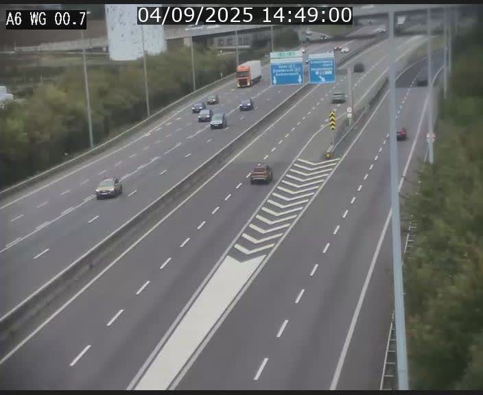 Traffic live webcam Luxembourg Croix de Cessange - A6 - BK 0.7 - direction A3 France