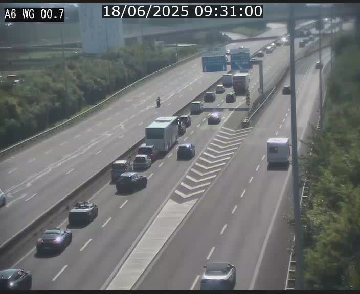Traffic live webcam Luxembourg Croix de Cessange - A6 - BK 0.7 - direction A3 France