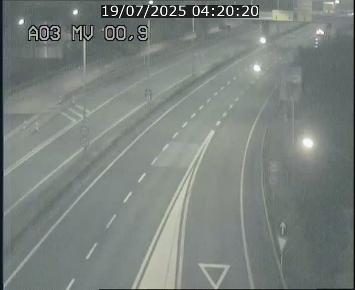 Traffic live webcam Luxembourg Croix de Gasperich - A3 - BK 0.4 - direction Luxembourg
