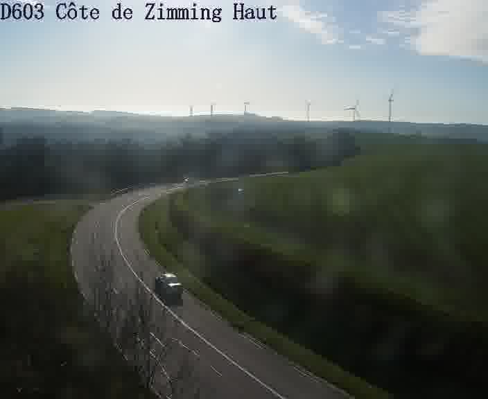 Webcam sur la D603 située en haut de la Côte de Zimming. Vue orientée vers Saint-Avold.
