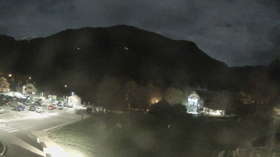 Webcam au niveau de la mairie du village du Bourg d'Oisans, aux pieds de l'Alpe d'Huez et aux portes du parc des Écrins